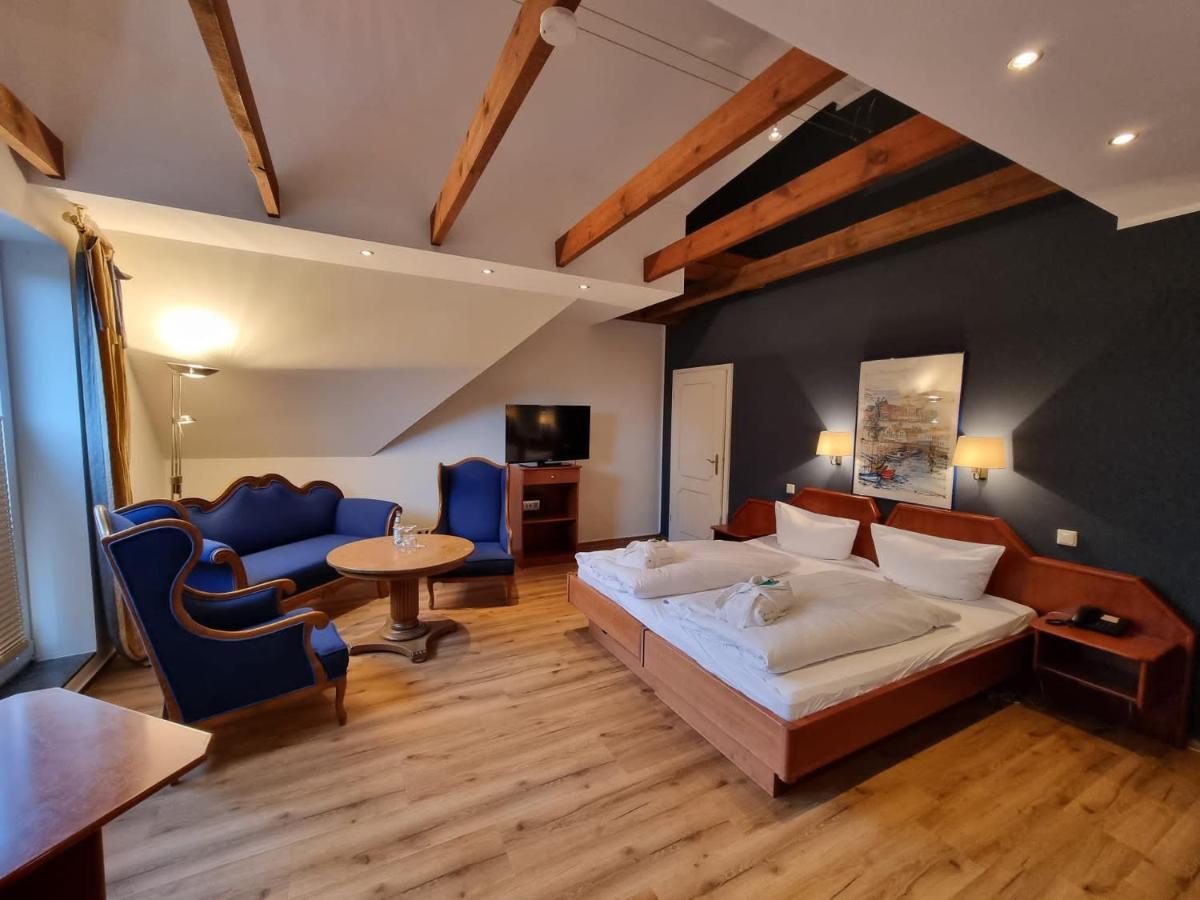 Hotel Osterkrug Husum  Exterior photo